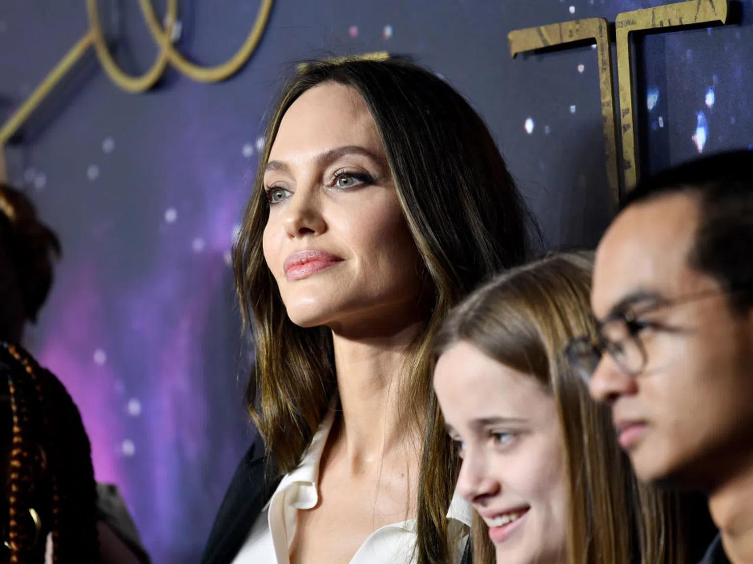 Дъщерята на Брад Пит и Анджелина Джоли - Вивиан, се отказа от фамилното име на баща си