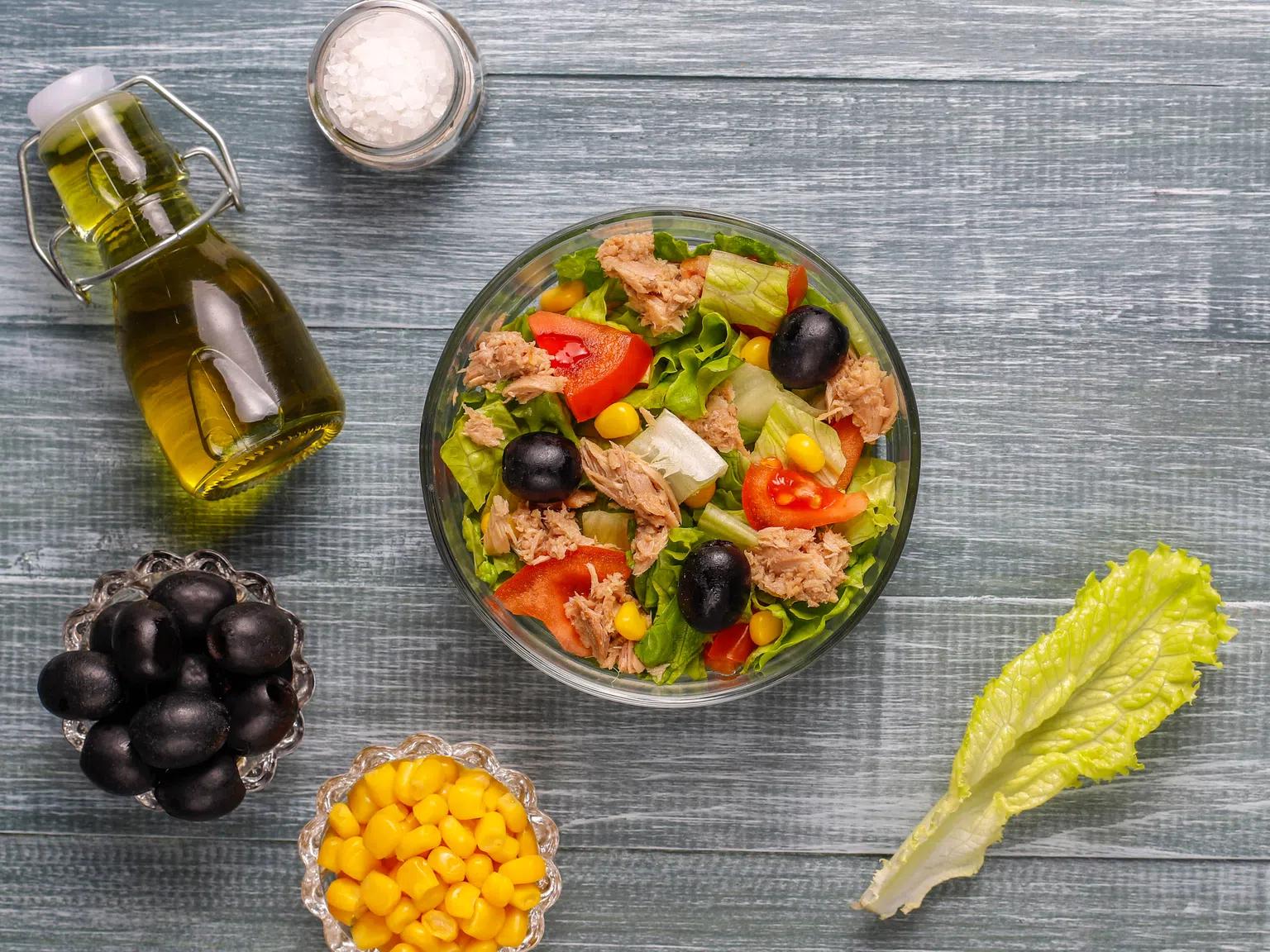 4 уникални салати по Средиземноморската диета, които са засищащи, вкусни и полезни!