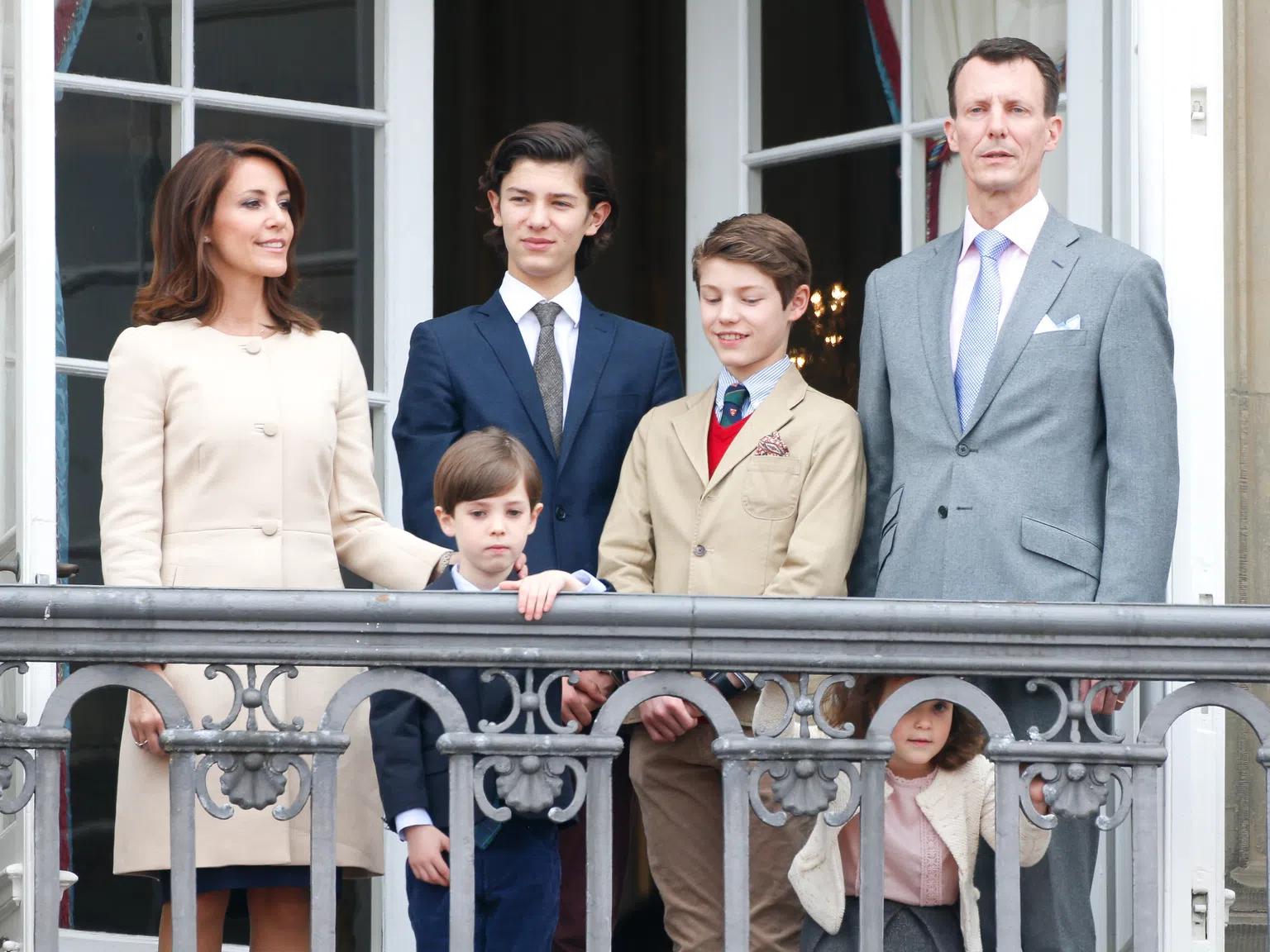 При Меган и Хари ли отиват: Принц Йоаким и семейството му бягат в САЩ, обидени са заради титлите