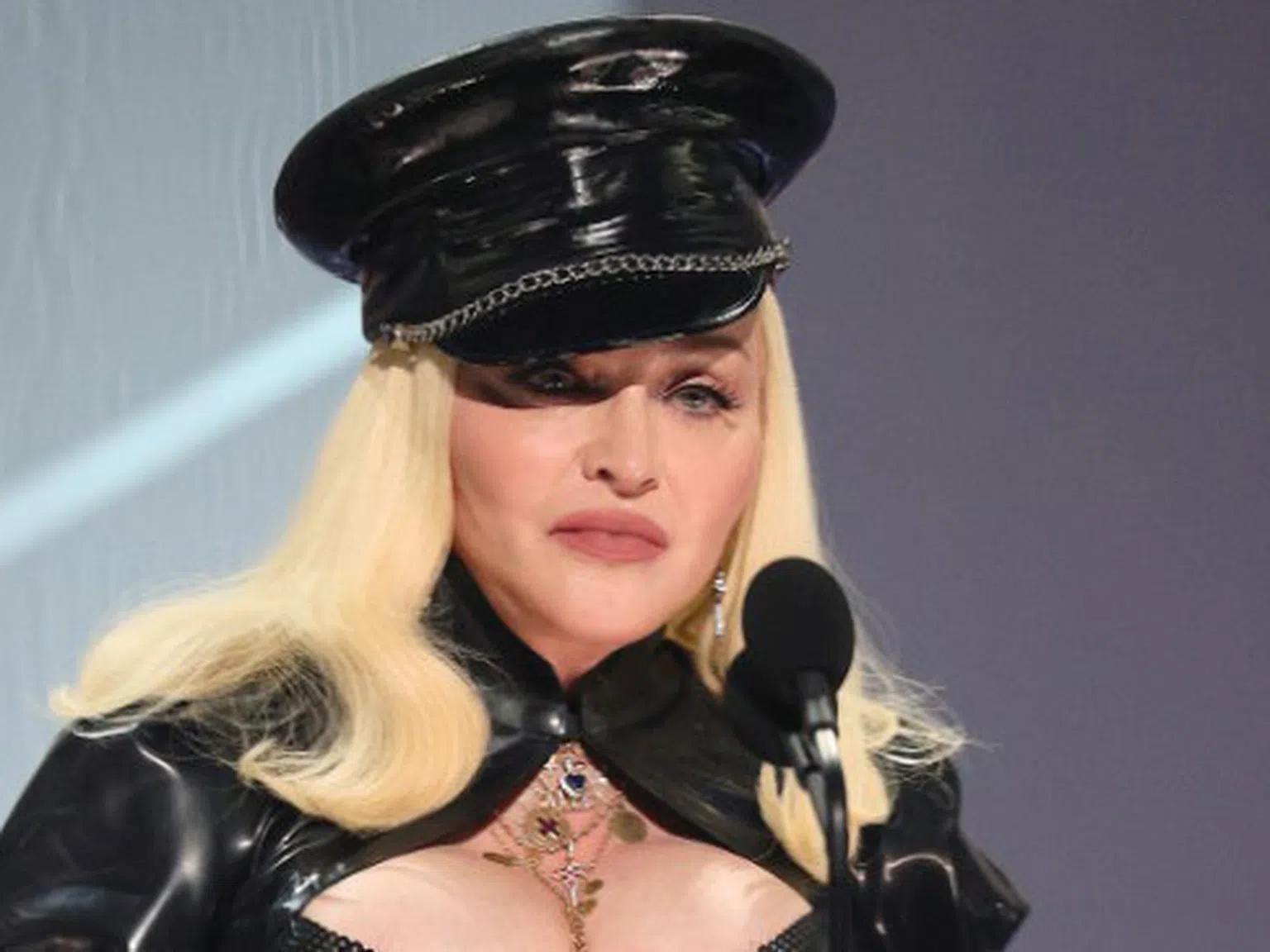 Желязна: След като едва не си отиде, Мадона пак хвана микрофона