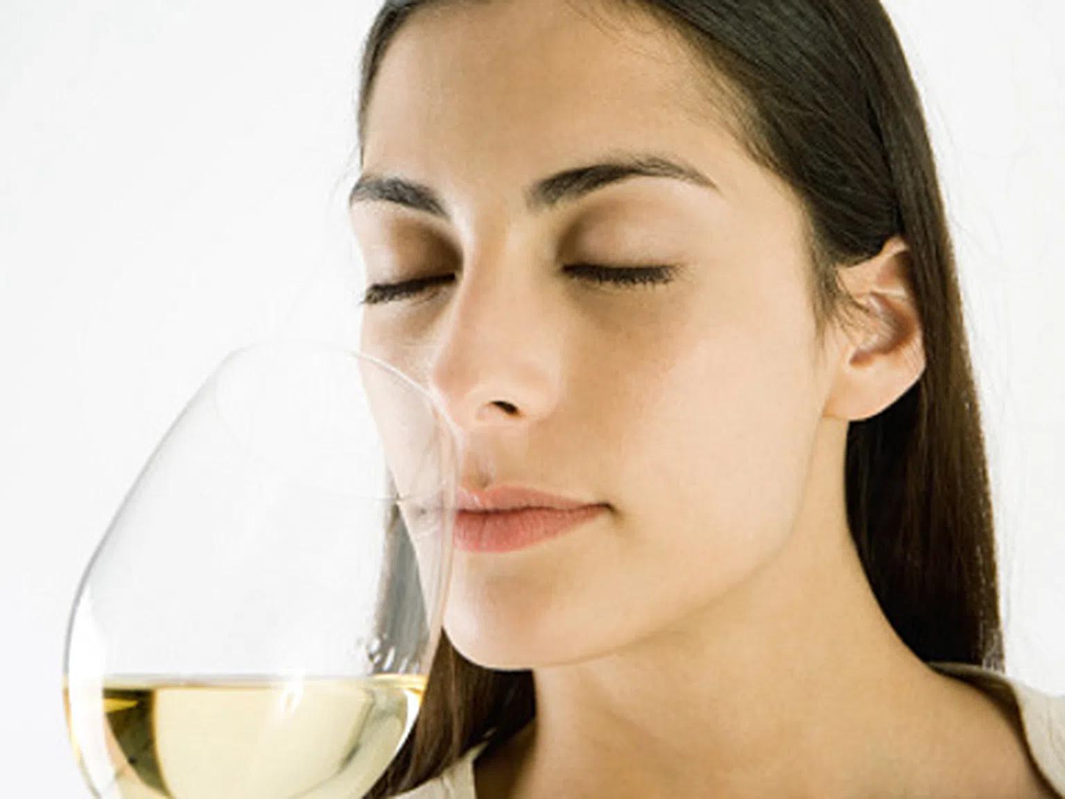 Урок по дегустация за начинаещи – Цветът на виното