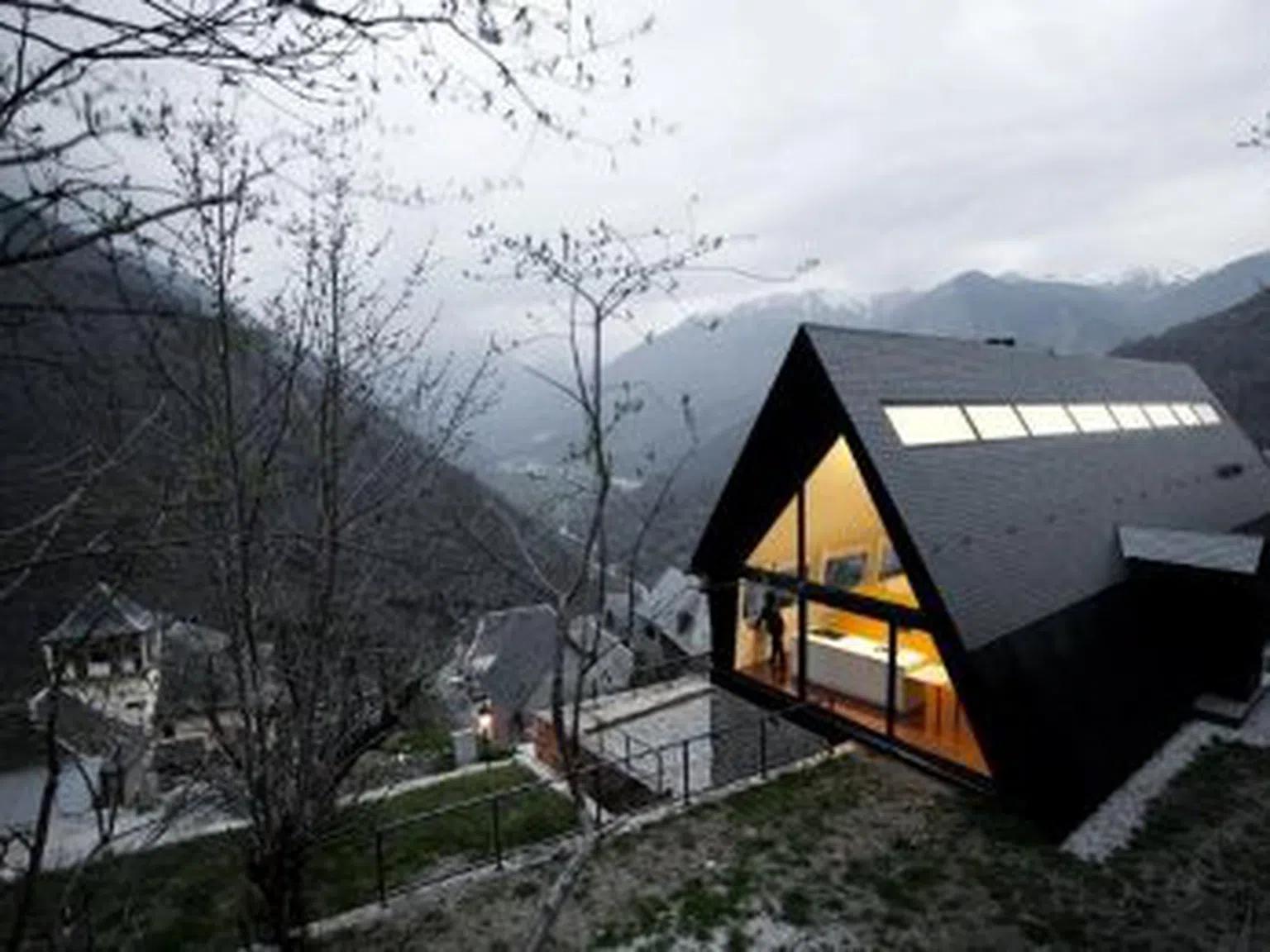 Къщи от бъдещето: планинска къща в Испания