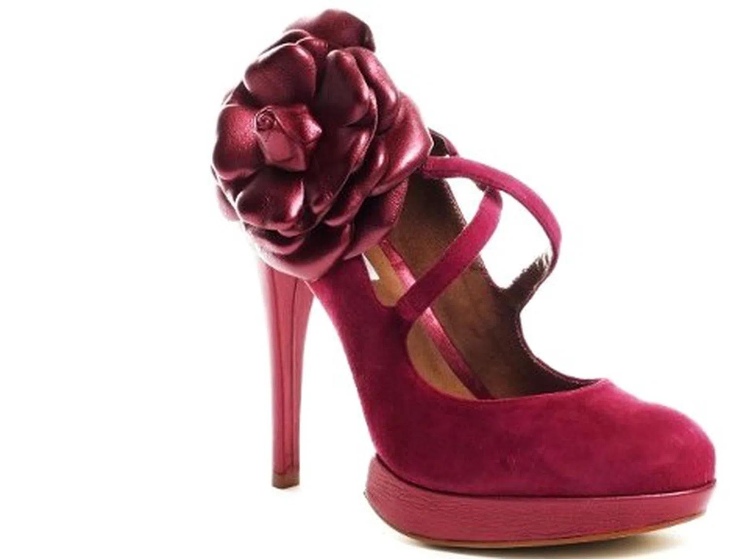 Цветна романтика в обувките на Kelsi Dagger