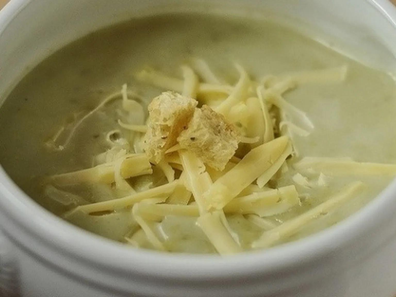 Крем-супа от зелен боб с пармезан