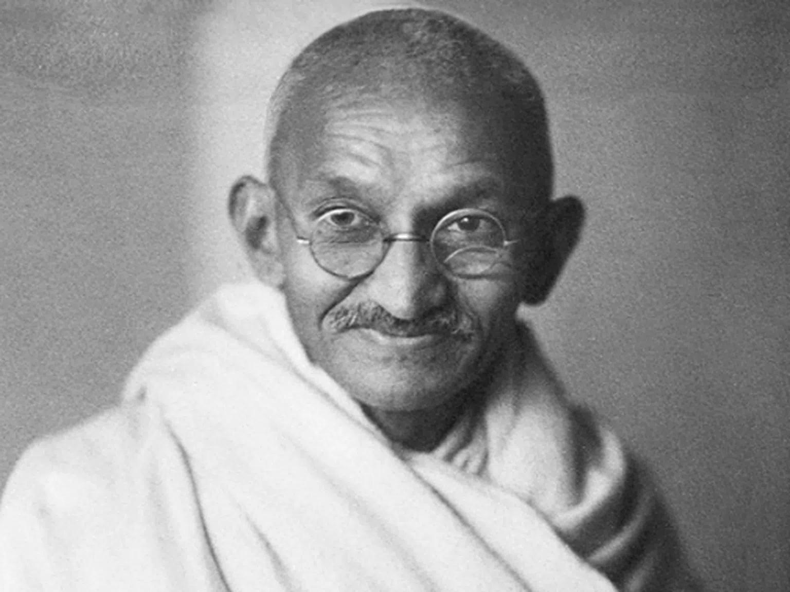 Махатма Ганди: Любовта е най-могъщата сила, която светът притежава...