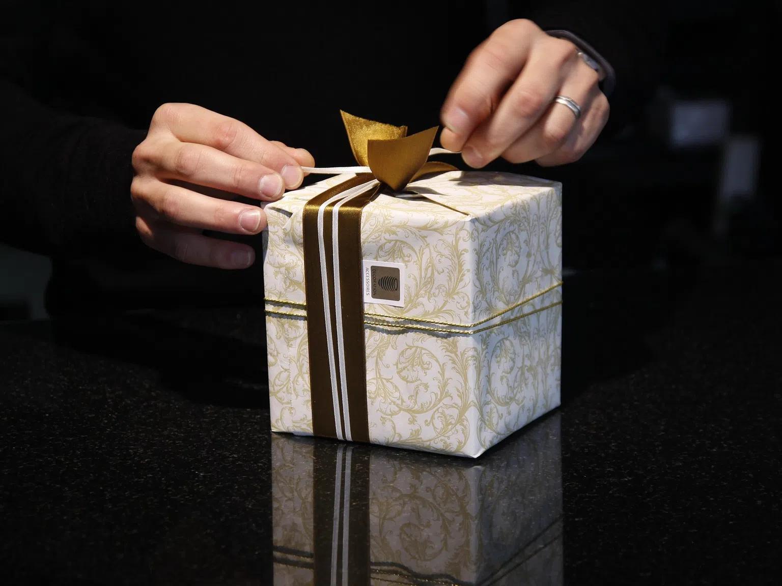 7 причини, поради които не трябва да пазите подаръци от бивши партньори