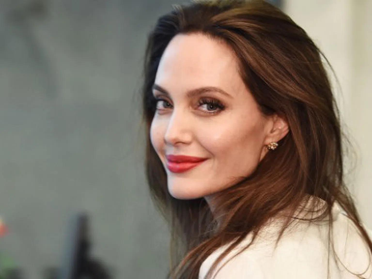 Анджелина Джоли - владетелката на пчелите