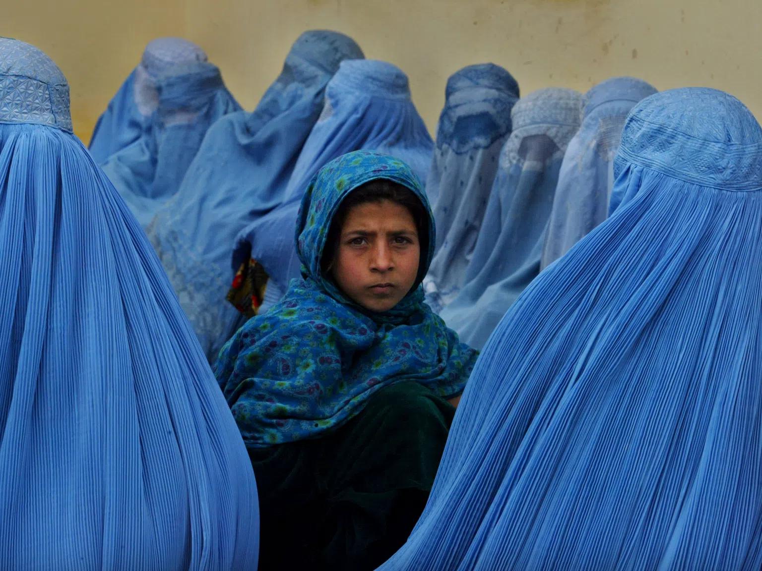 Афганистан, където момчетата не знаят имената на майките си. Погребват ги без надпис. И не оставят следи