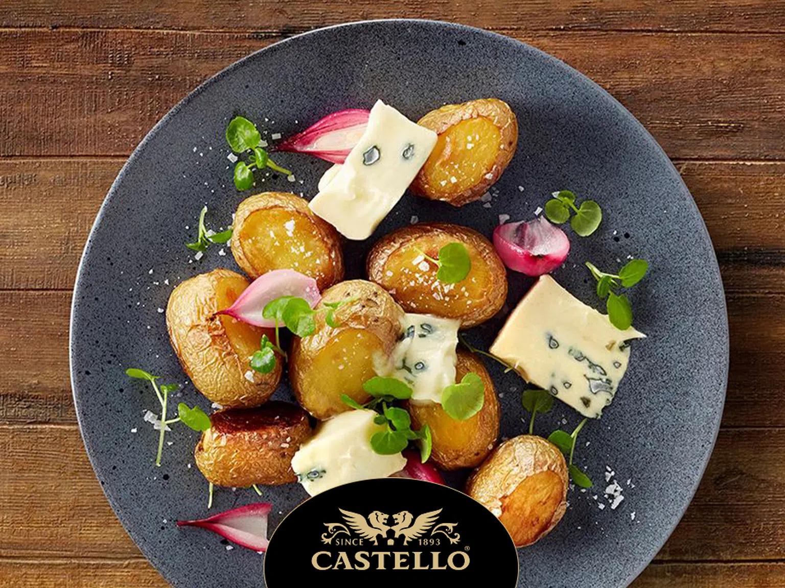 Печени картофи с меко синьо сирене Castello®