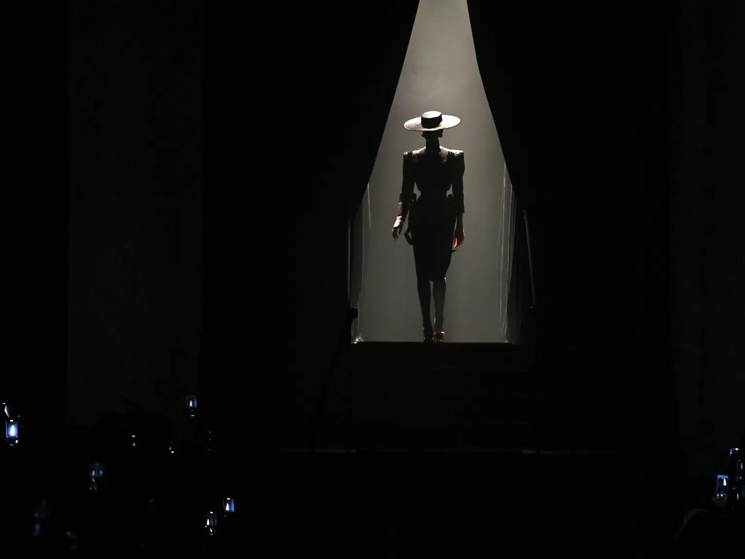 Омарите на Дали се завръщат в модното шоу на Schiaparelli за сезон пролет-лято 2024 г.