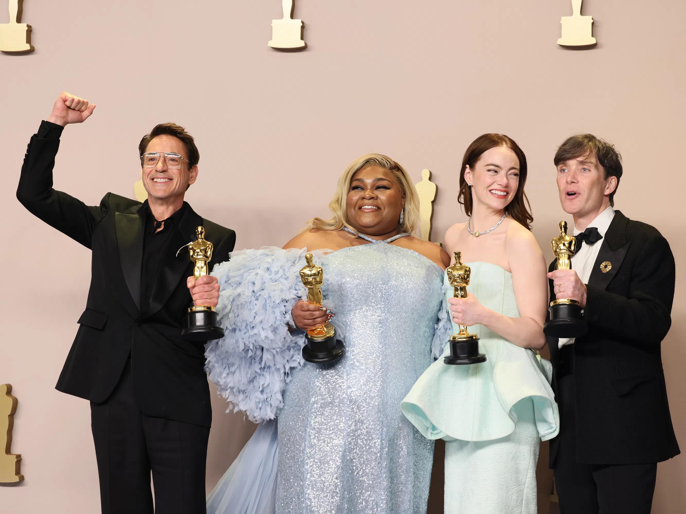 Скъсани рокли, падания и голи звезди: Ето ги най-скандалните моменти от наградите "Оскар" 2024